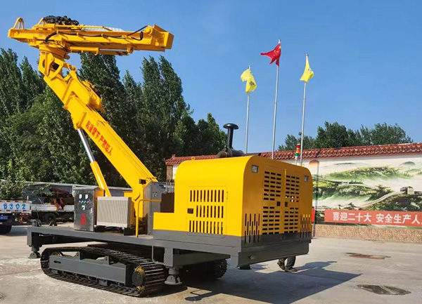 單臂履帶式鑿巖臺車