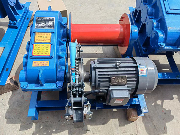 液壓卷?yè)P(yáng)機(jī)1