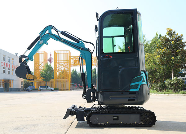 18小型挖掘機