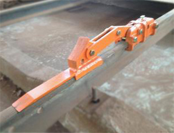 滑動升降式月牙擋車器