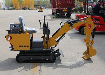 小型挖掘機