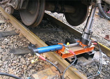 F-150型液壓復(fù)軌器