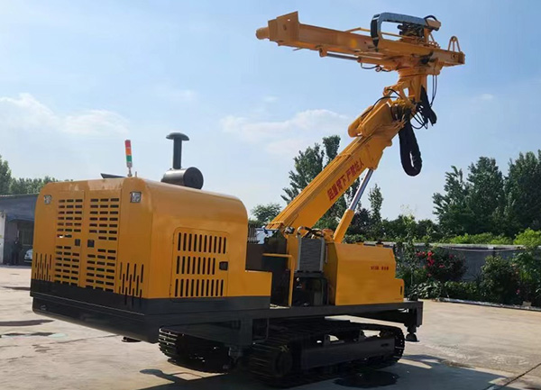 單臂履帶式鑿巖臺車