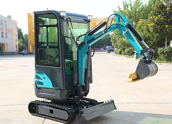18小型挖掘機