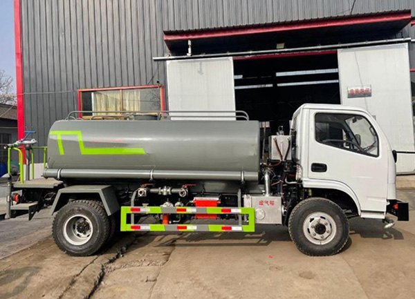 WC4SJ防爆柴油機無軌膠輪車灑水車