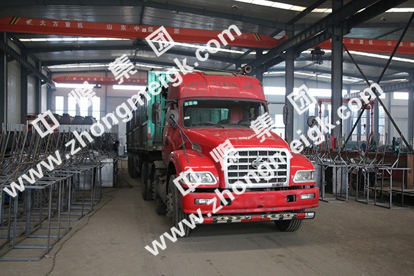 中煤集團一批固定車廂式礦車發往山西長治