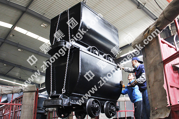 中煤集團一批固定式礦車發往新疆巴里坤